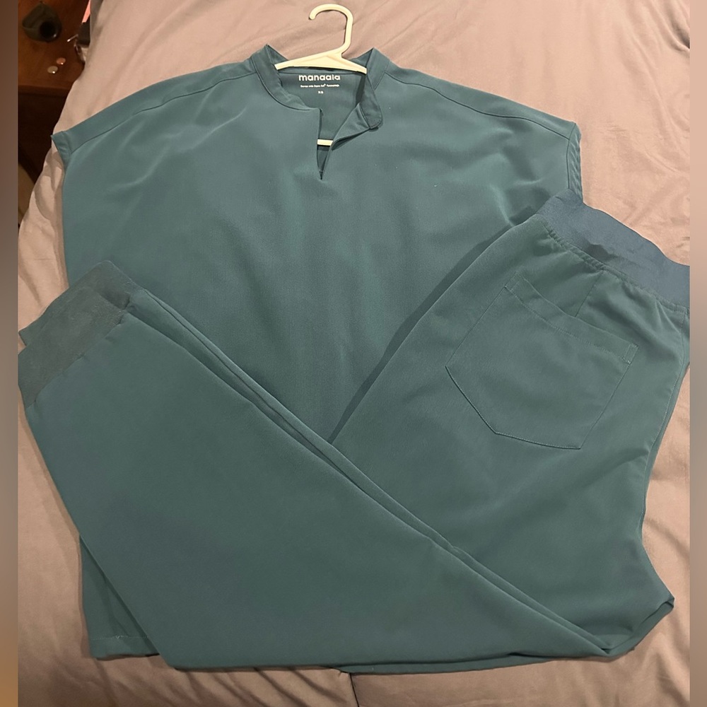 Mandala Women’s Jogger Scrub Set